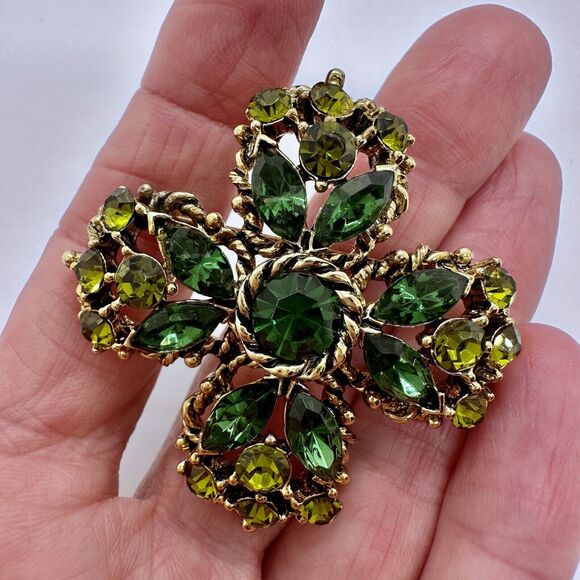 Weiss Maltese Cross Vintage Brooch Clip On Earrings Set Green Gold Toned Signed - Picture 10 of 12